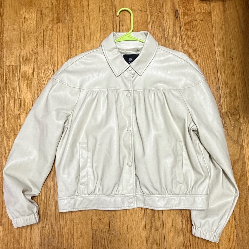 NWOT Bagatelle Collection Cream Leatherette Bomber Jacket #0070
